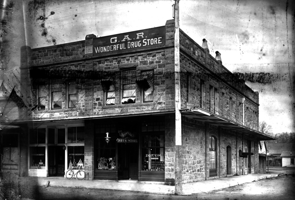 Historical photo of Daniel Otis Hunt Building