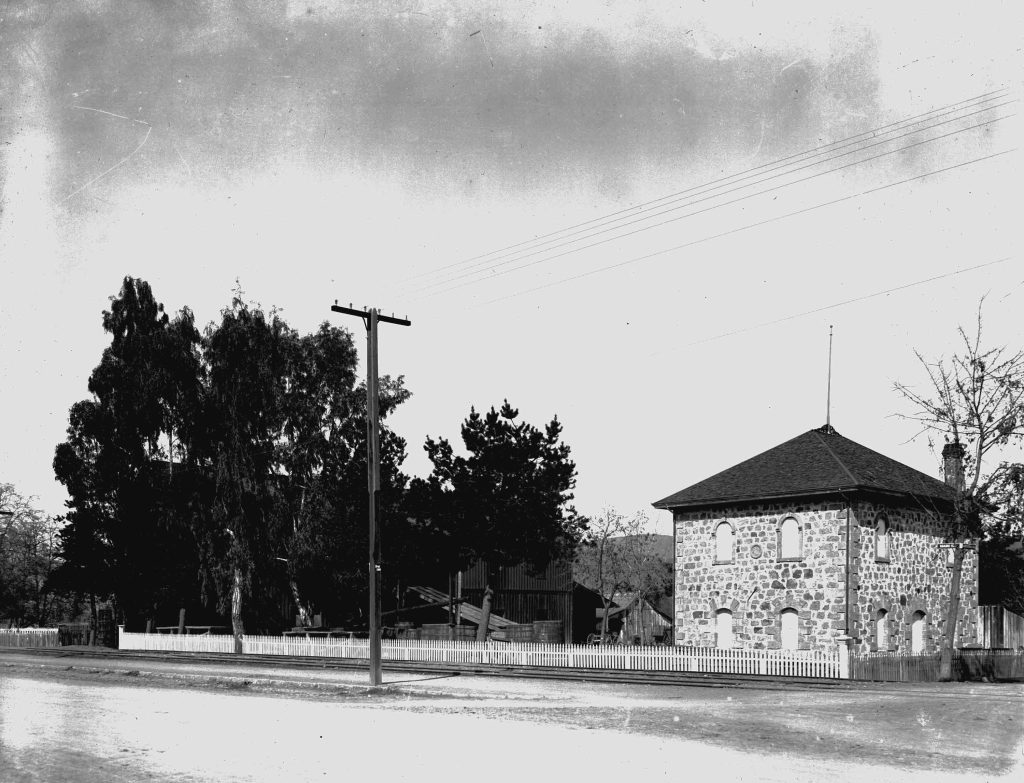 Historical photo of 1050 Charter Oak